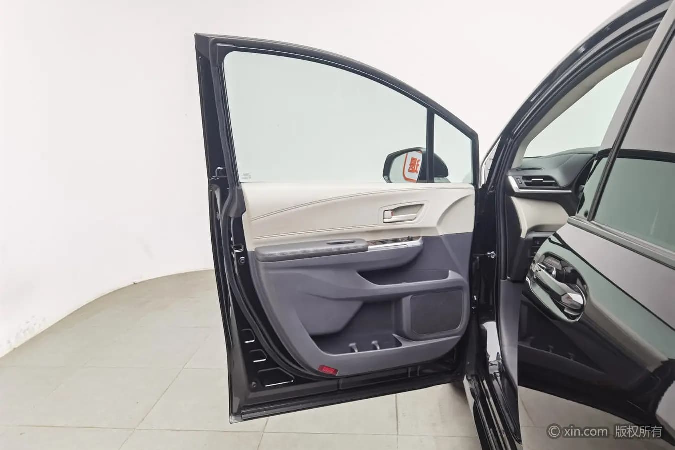 Toyota Sienna 2022 г. 89731 км. — фото 16