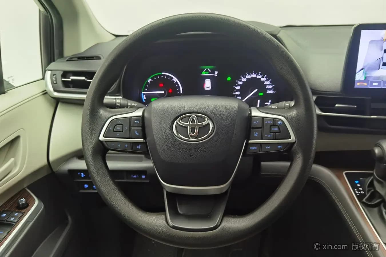 Toyota Sienna 2022 г. 89731 км. — фото 8