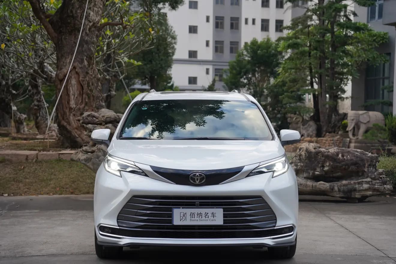 Toyota Sienna 2024 г. 22532 км. — фото 2