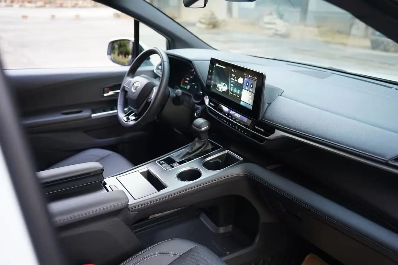 Toyota Sienna 2024 г. 22532 км. — фото 15
