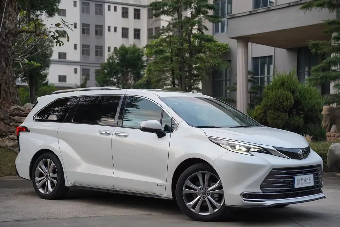 Toyota Sienna 2024 г. 22532 км. — фото 3