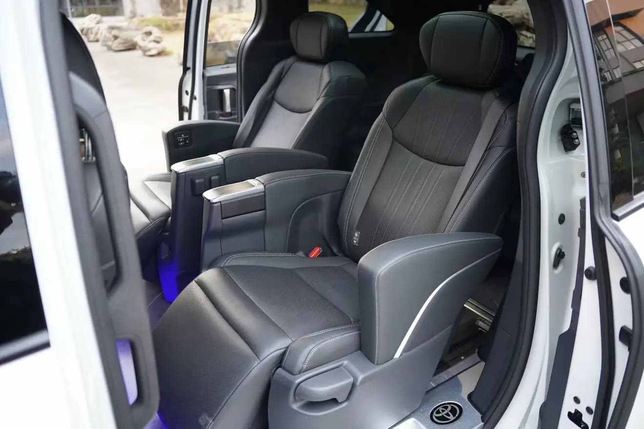 Toyota Sienna 2024 г. 22532 км. — фото 21