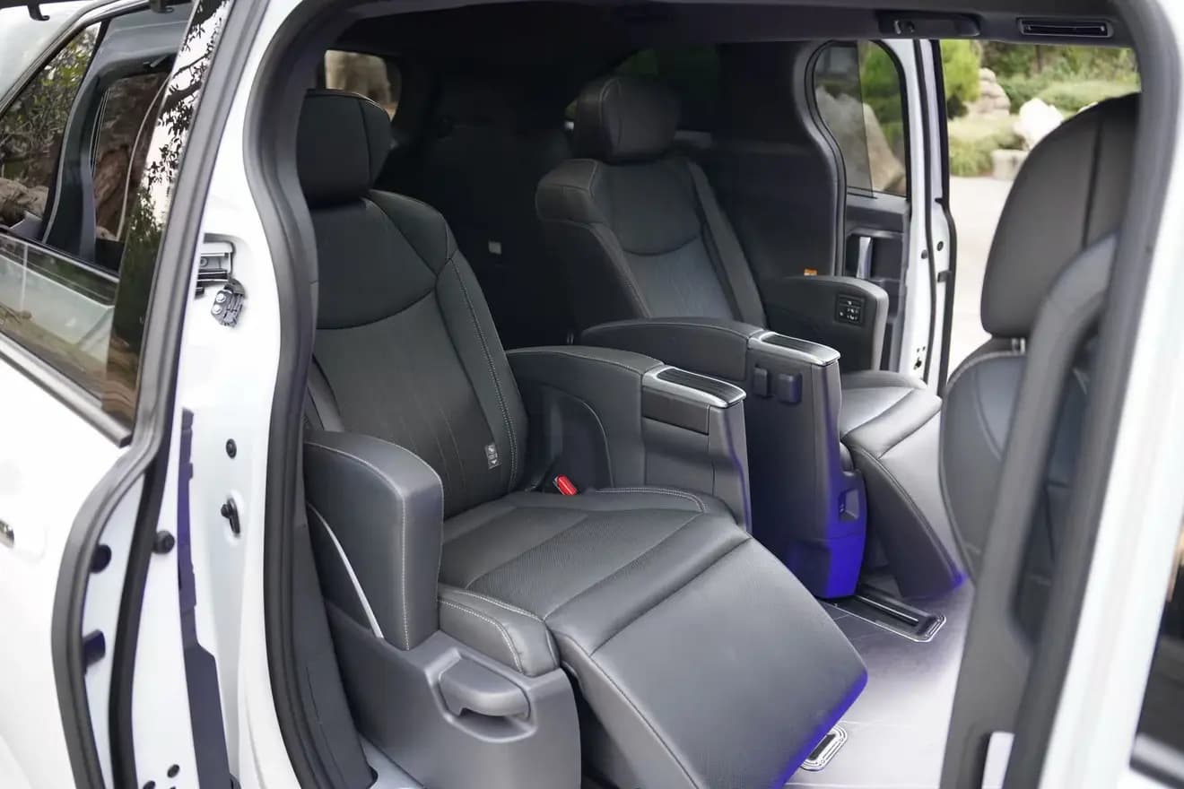 Toyota Sienna 2024 г. 22532 км. — фото 24