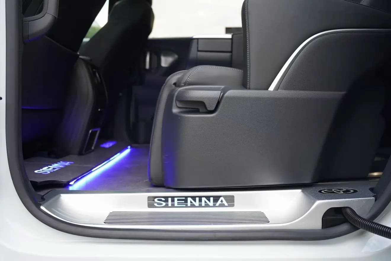 Toyota Sienna 2024 г. 22532 км. — фото 10