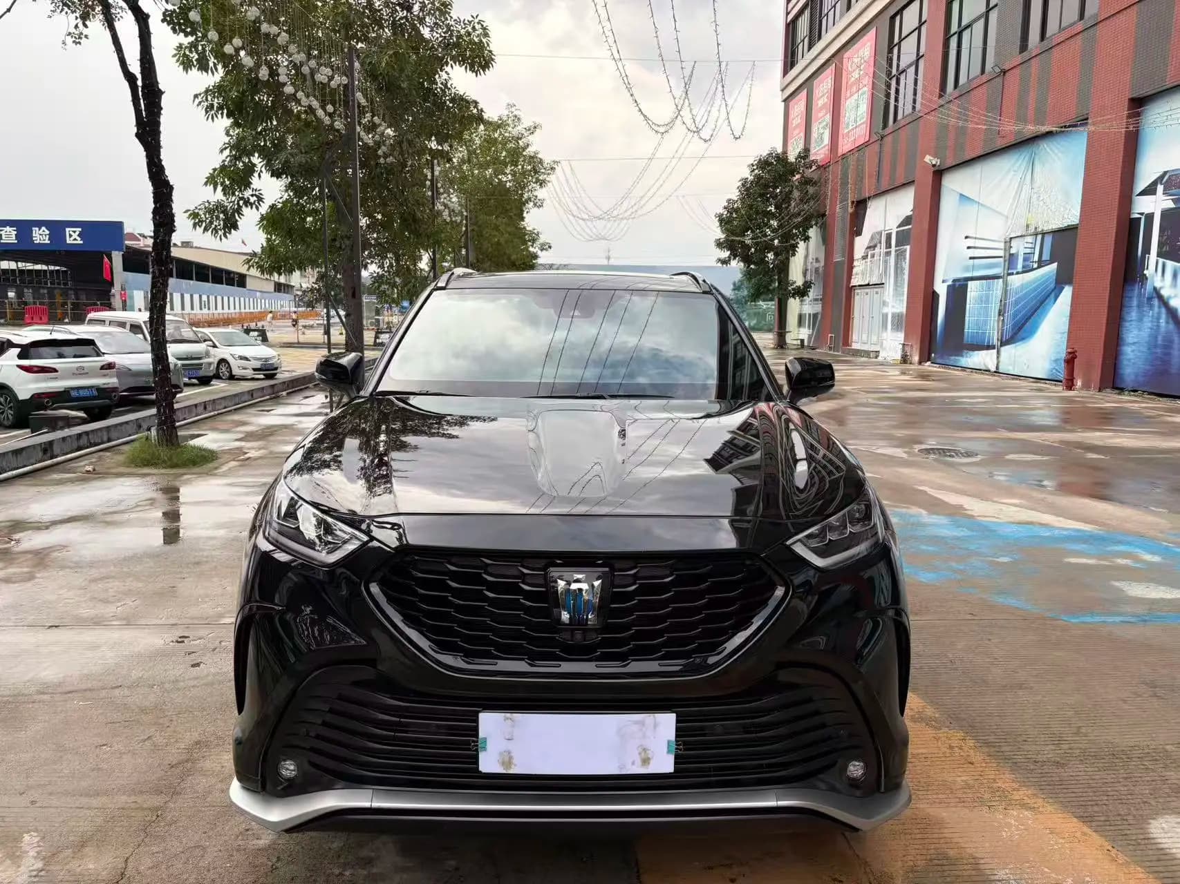 Toyota Crown Kluger 2023 г. 30128 км. — фото 2