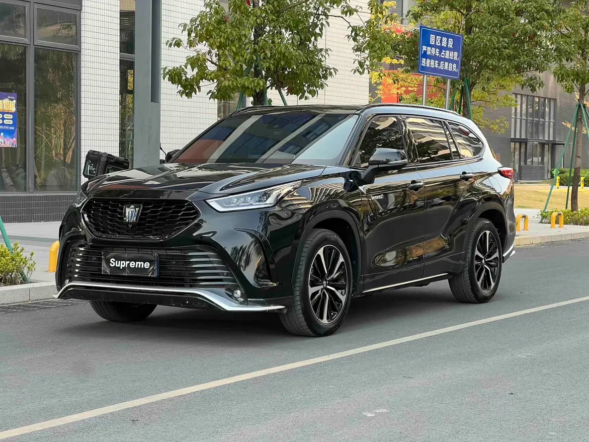 Toyota Crown Kluger 2022 г. 76134 км.