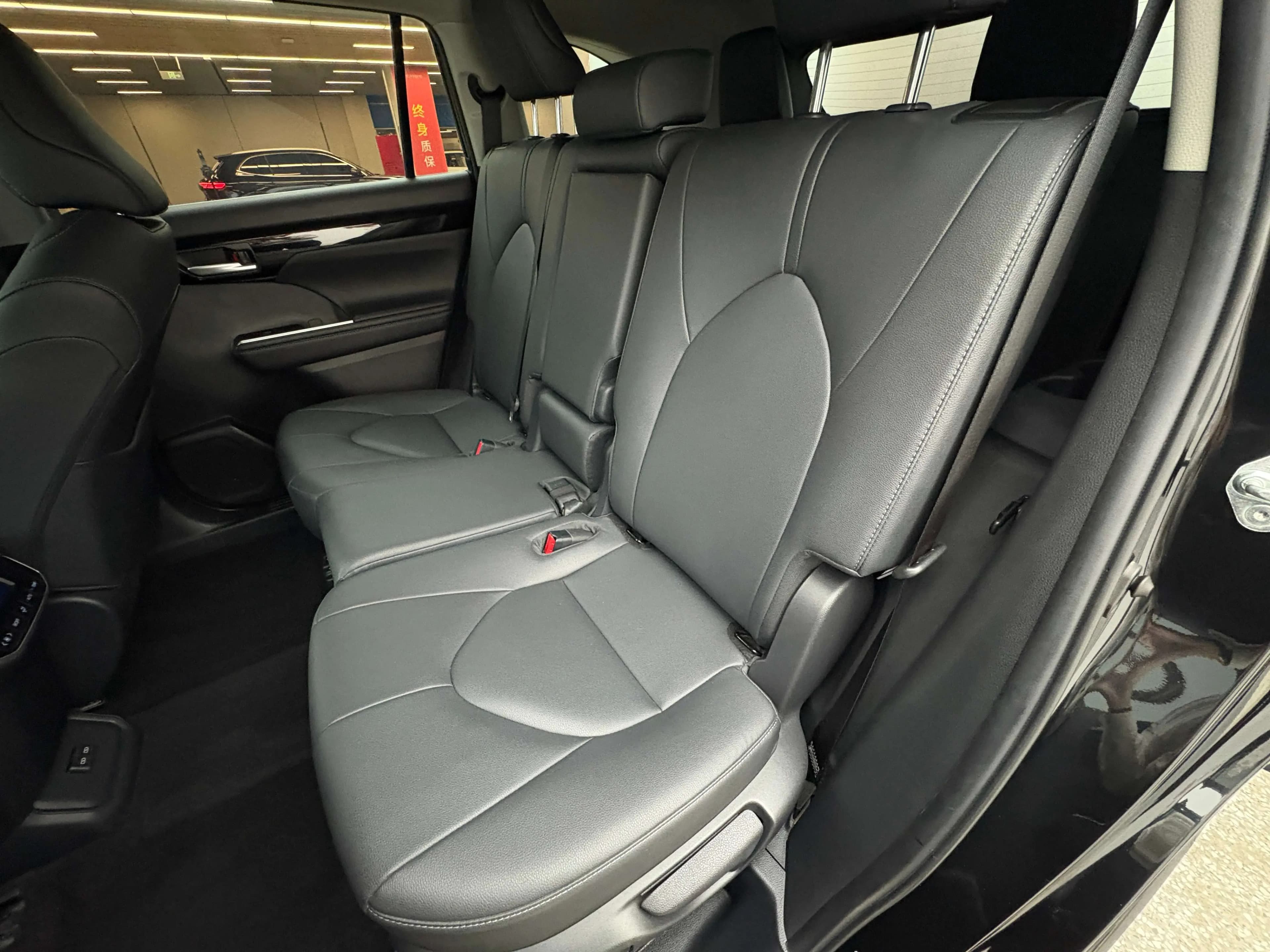 Toyota Highlander 2023 г. 190593 км. — фото 12
