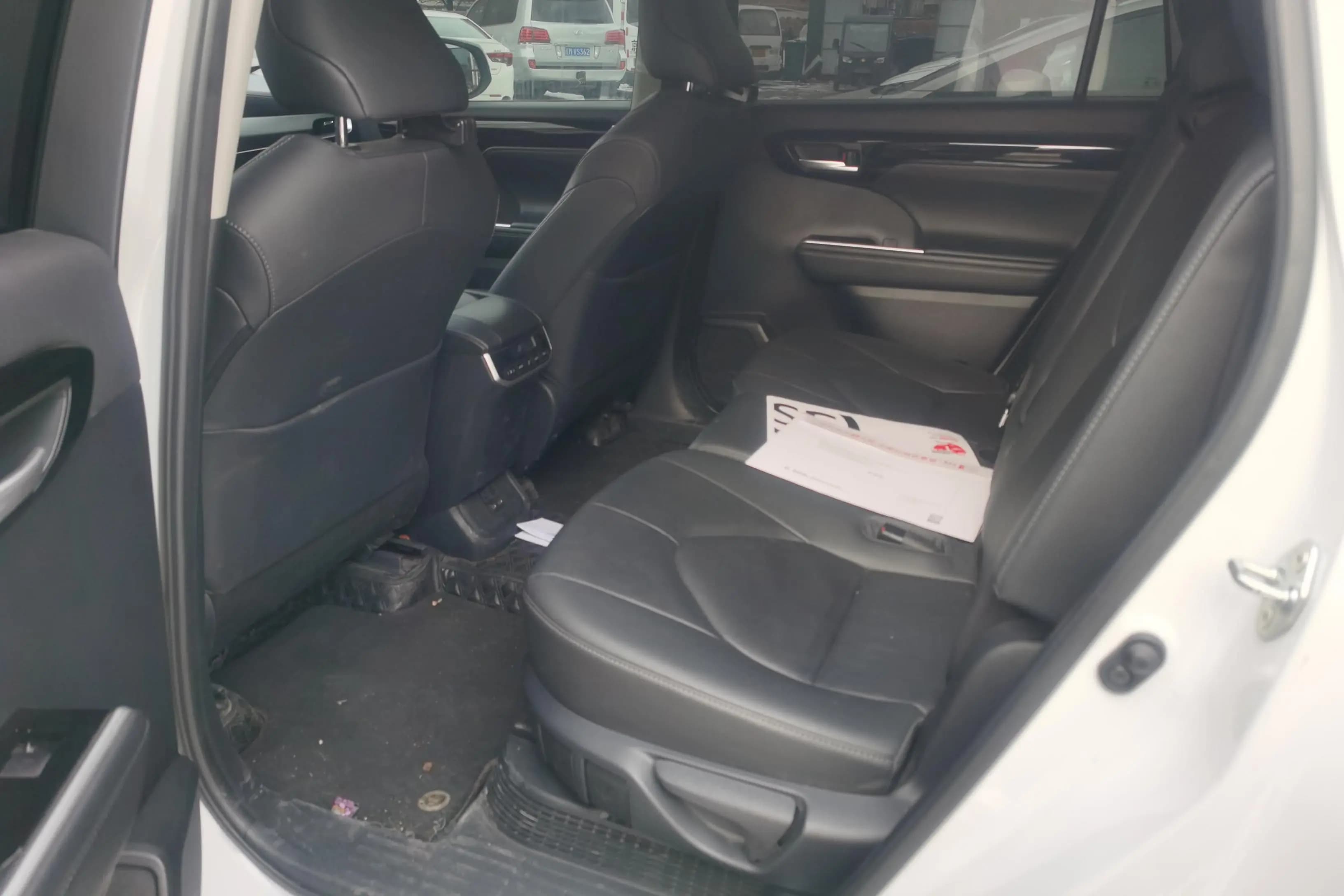Toyota Highlander 2023 г. 53296 км. — фото 17
