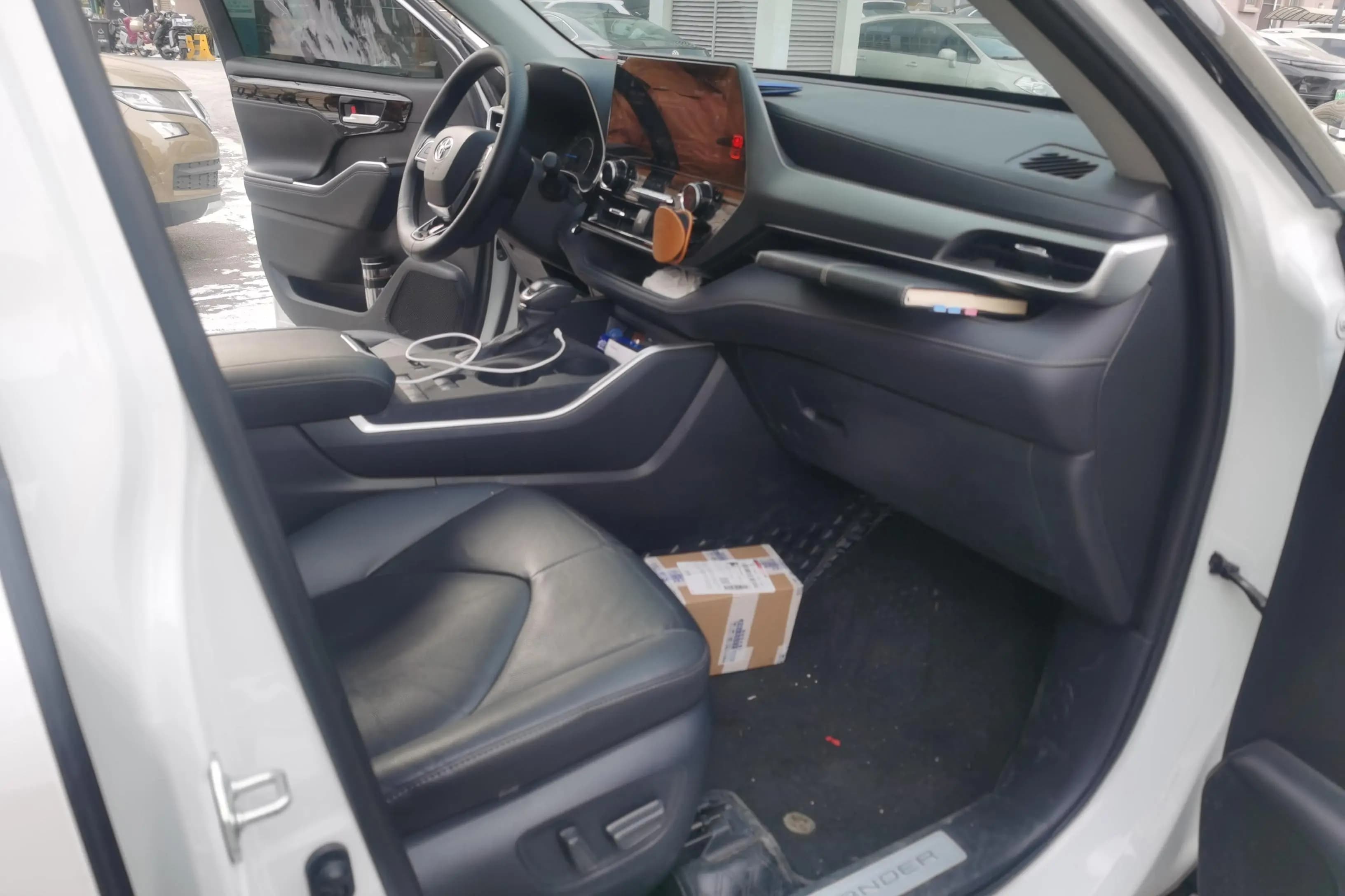 Toyota Highlander 2023 г. 53296 км. — фото 9