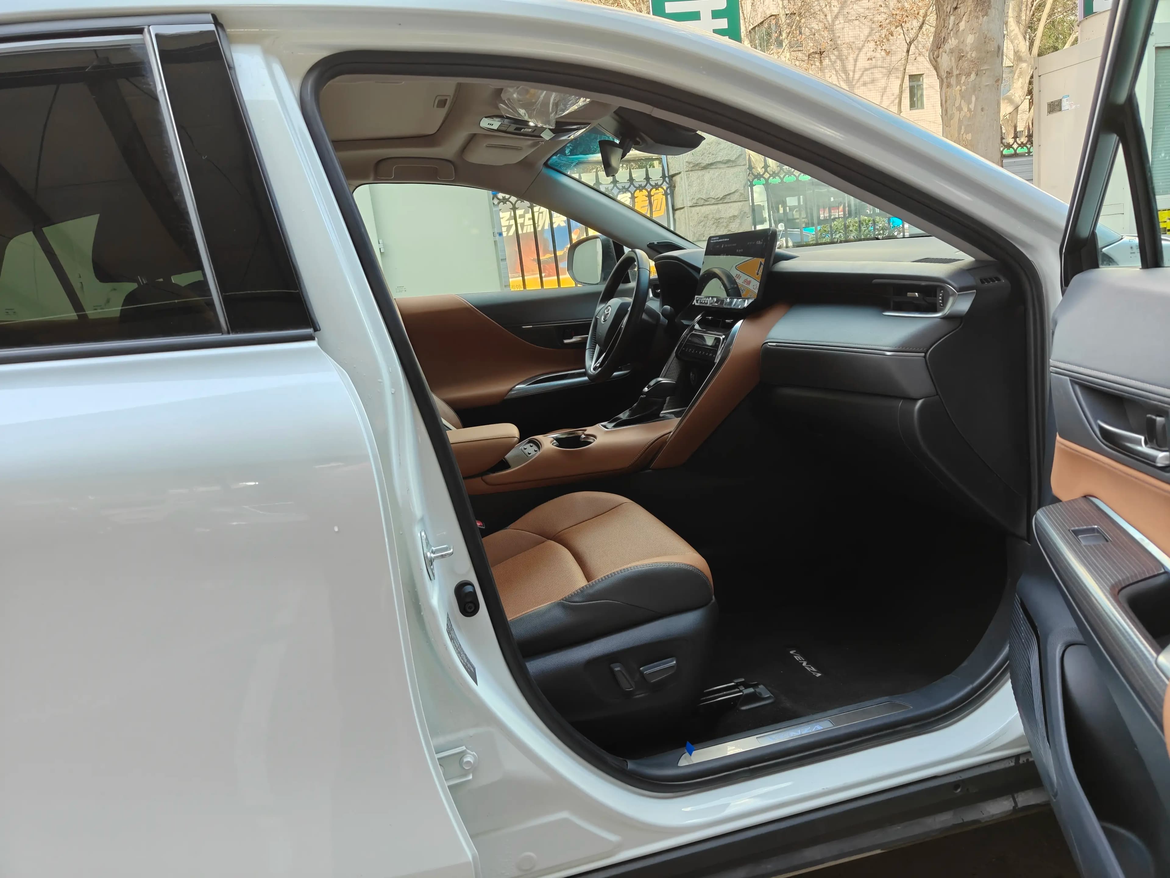Toyota Venza 2024 г. 18063 км. — фото 6