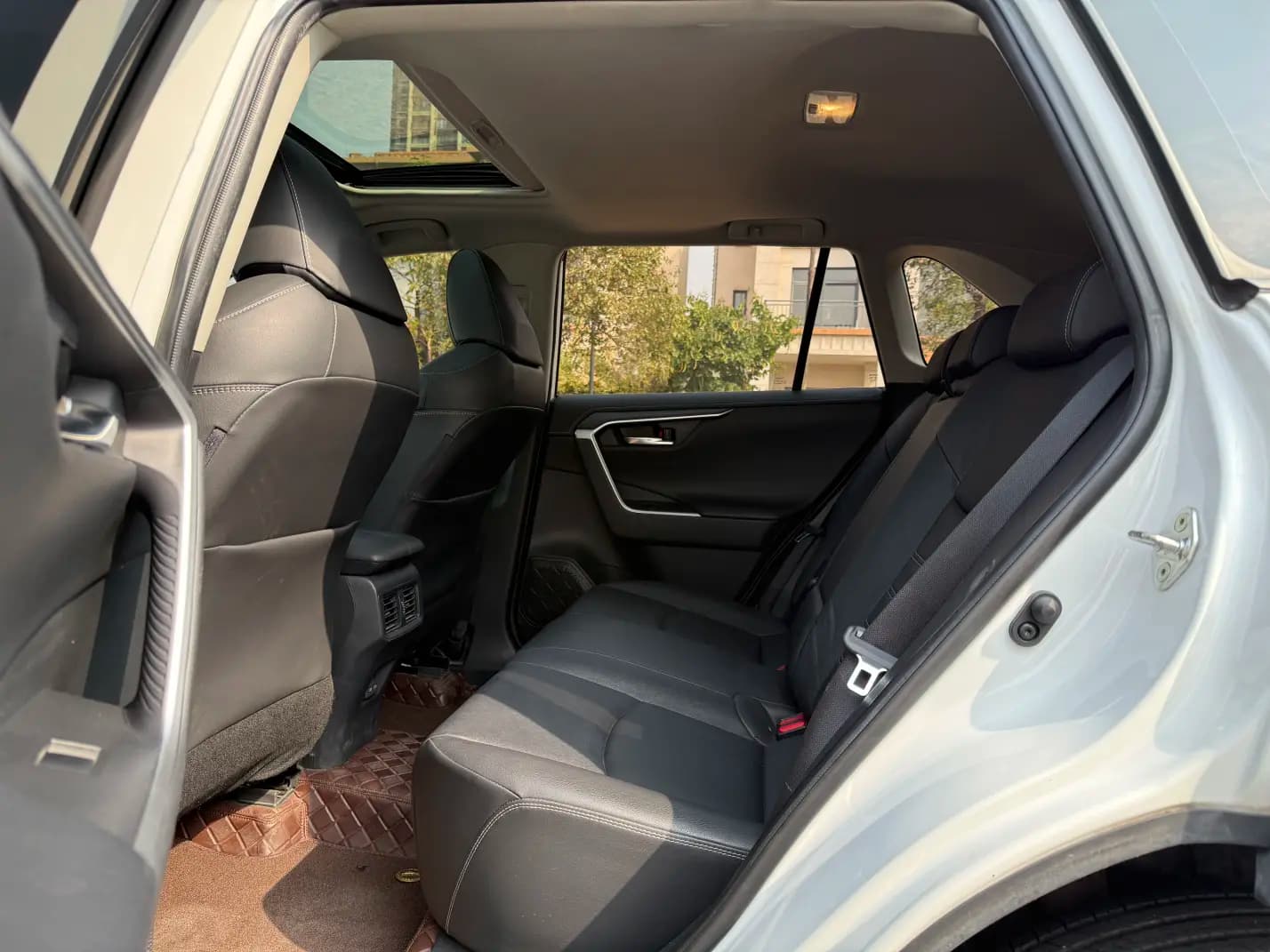 Toyota RAV4 2021 г. 50053 км. — фото 18