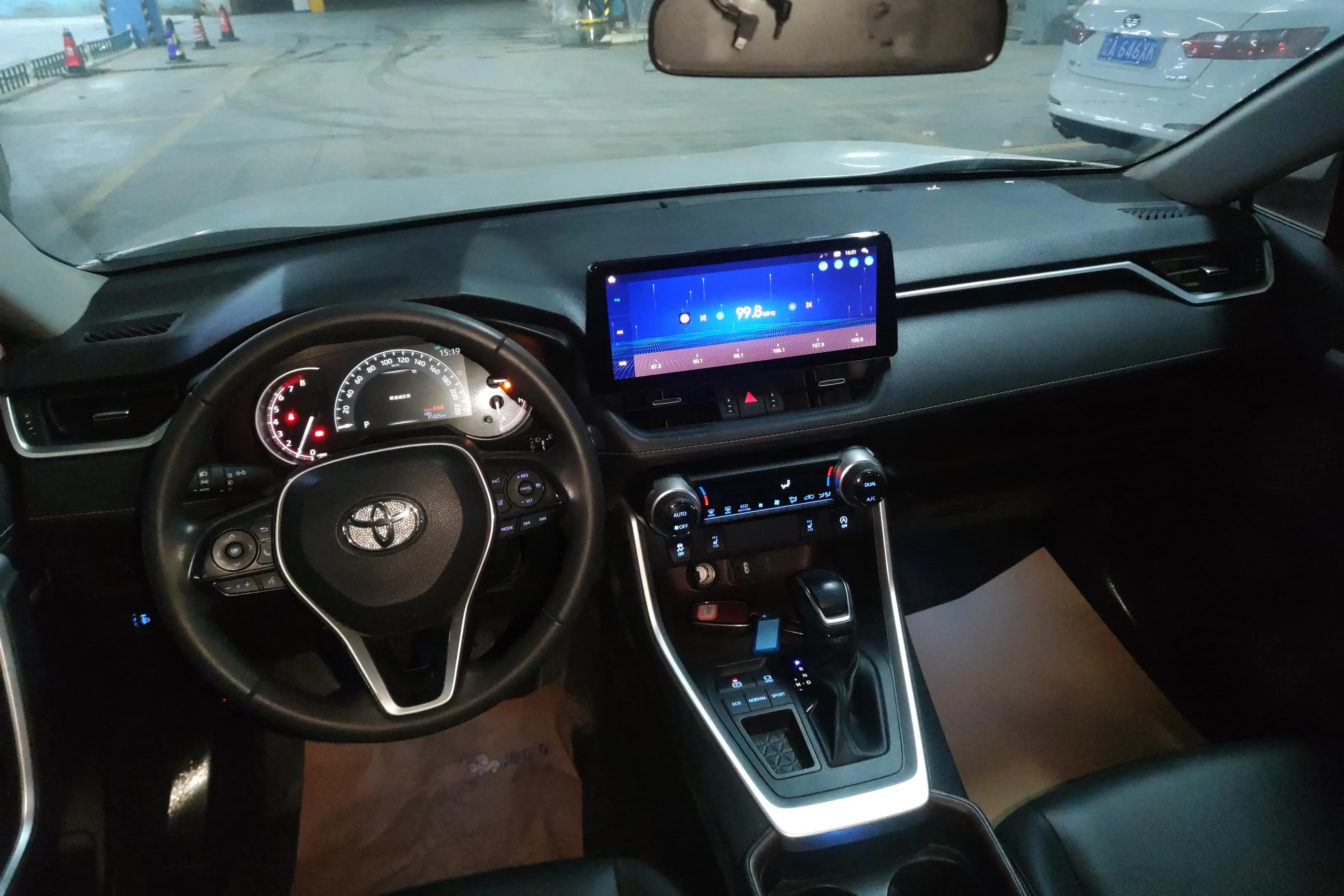Toyota RAV4 2023 г. 31254 км. — фото 9