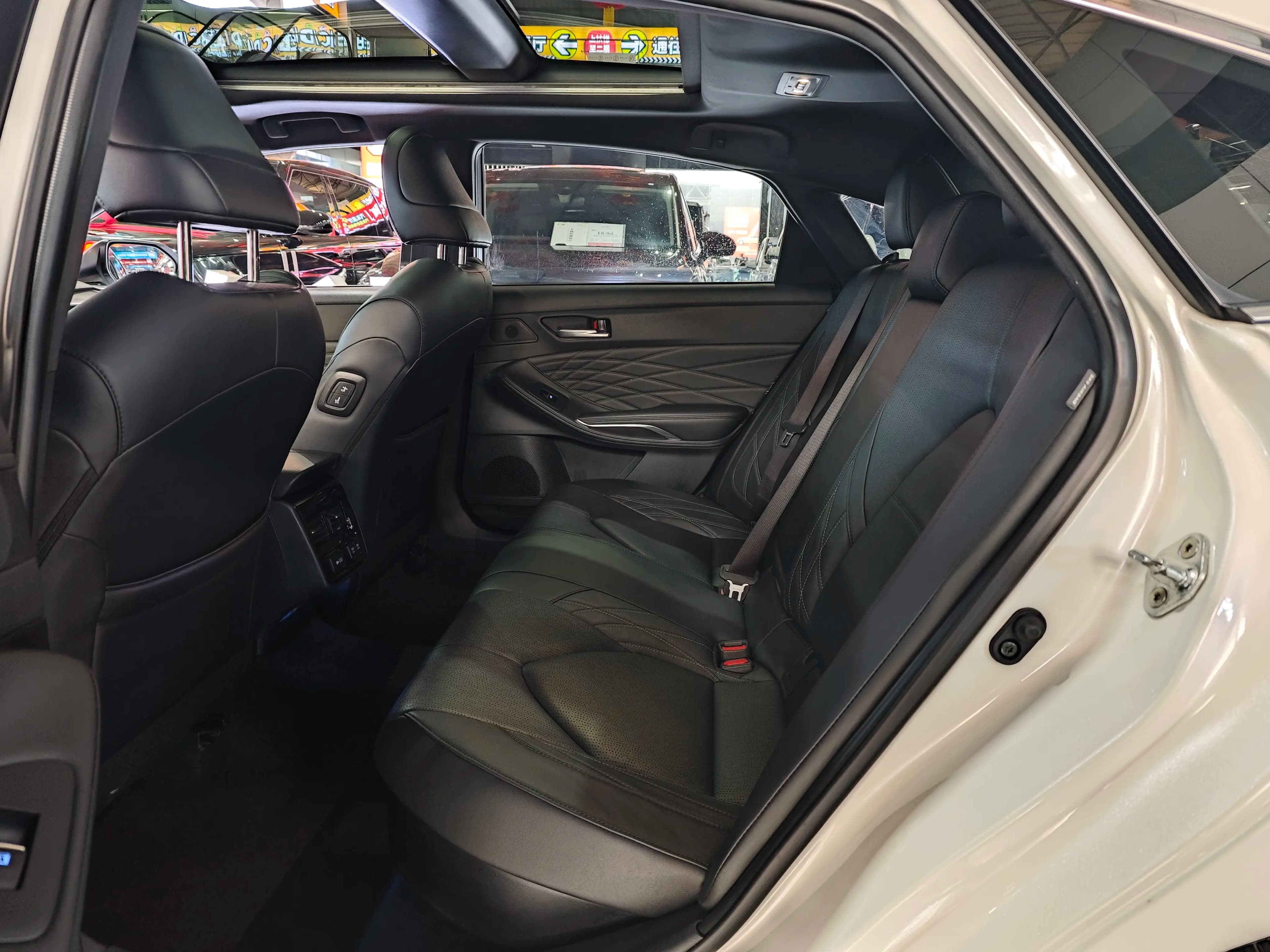 Toyota Avalon 2021 г. 74089 км. — фото 18