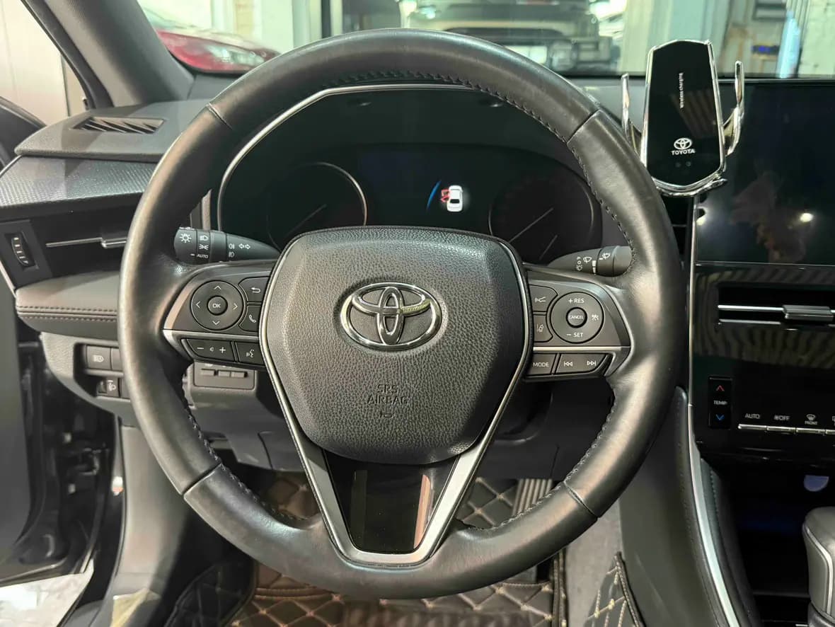 Toyota Avalon 2023 г. 22092 км. — фото 11