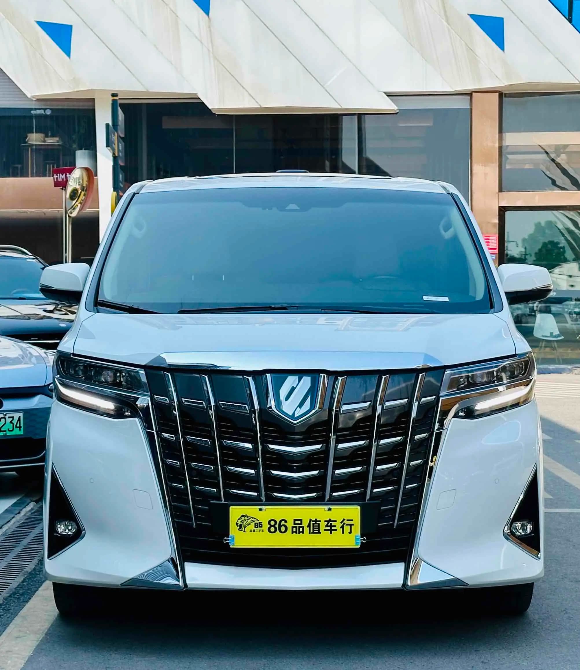Toyota Alphard 2021 г. 88130 км. — фото 2