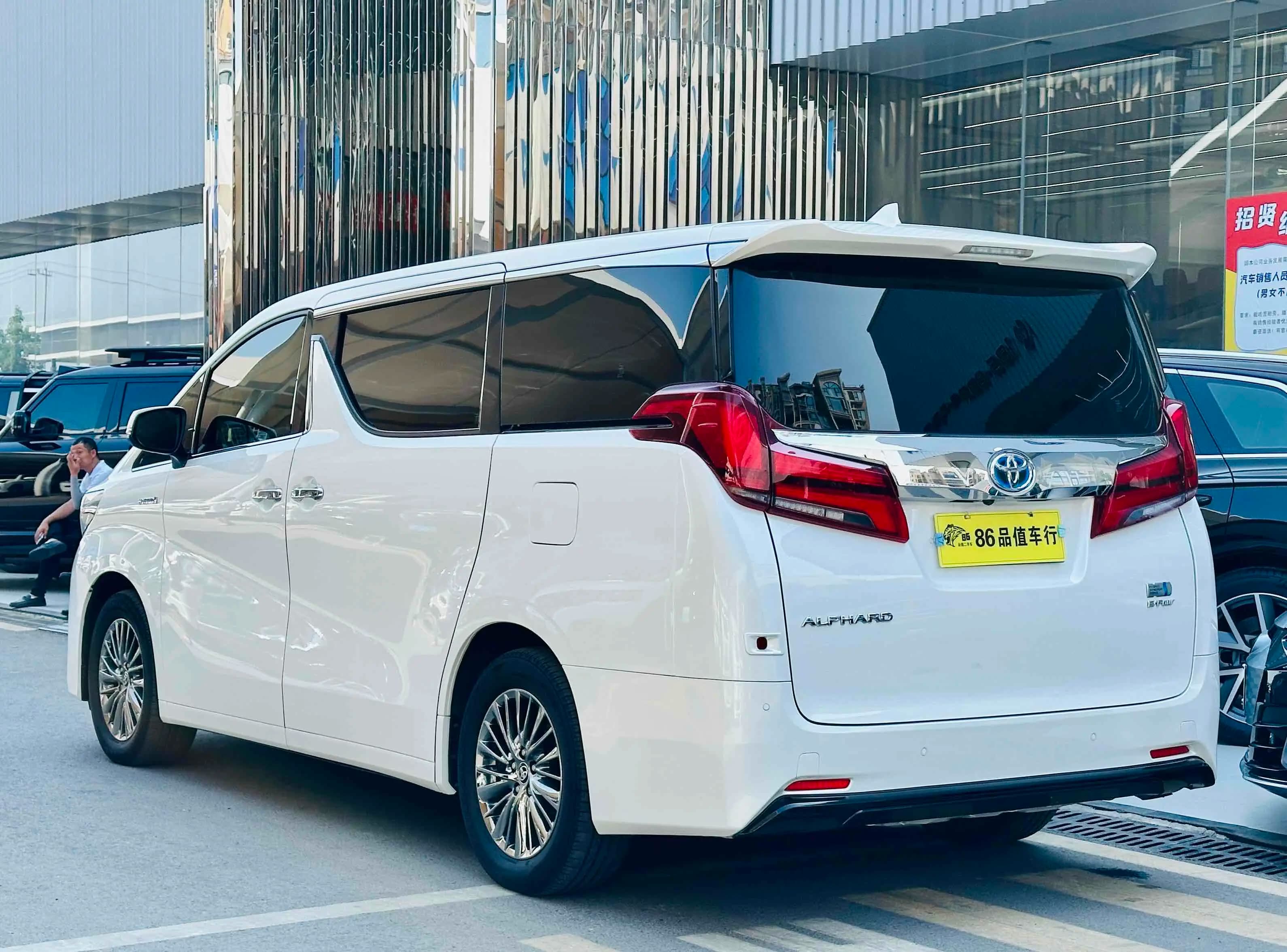 Toyota Alphard 2021 г. 88130 км. — фото 3