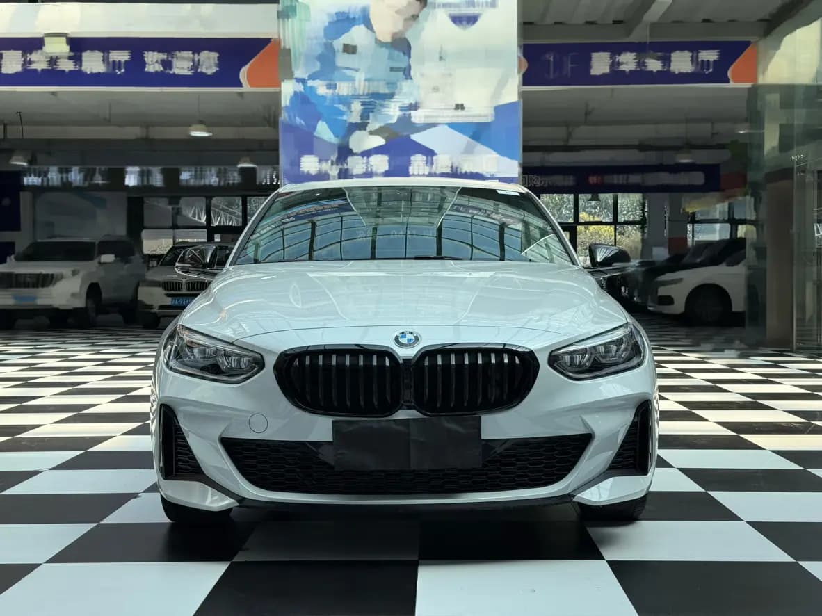 BMW 1 Series 2023 г. 33140 км. — фото 2