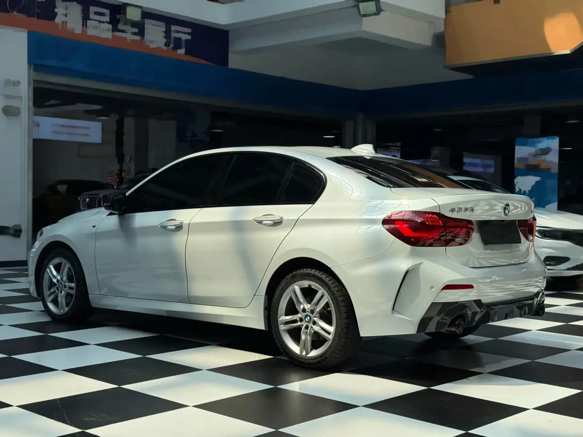 BMW 1 Series 2023 г. 33140 км. — фото 4