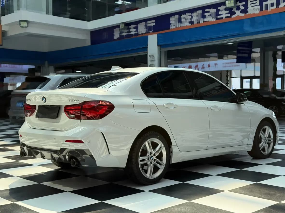 BMW 1 Series 2023 г. 33140 км. — фото 6