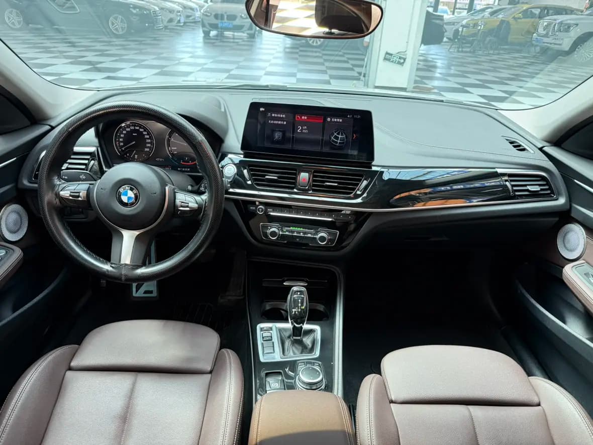 BMW 1 Series 2023 г. 33140 км. — фото 8