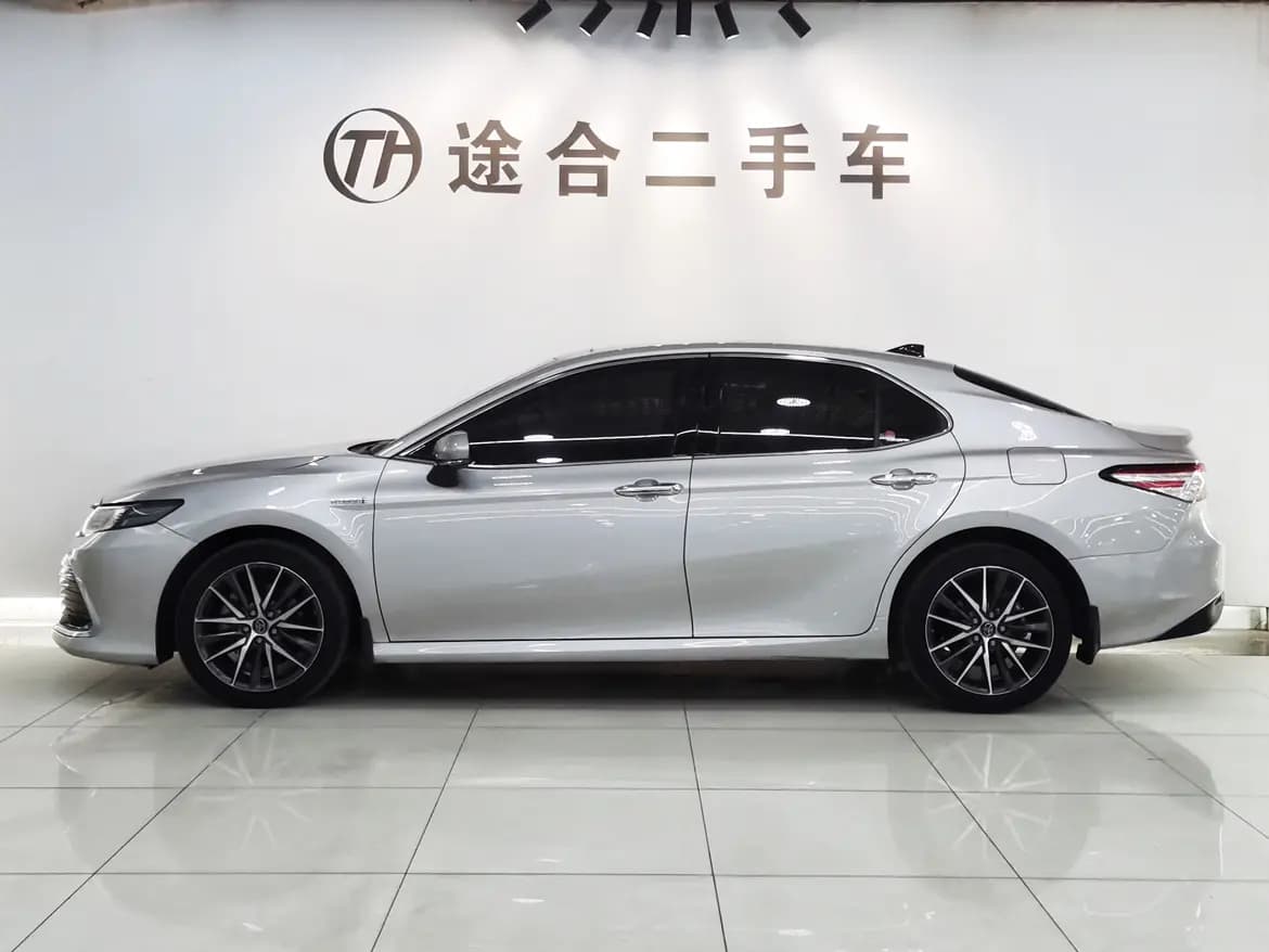 Toyota Camry 2022 г. 82078 км. — фото 3