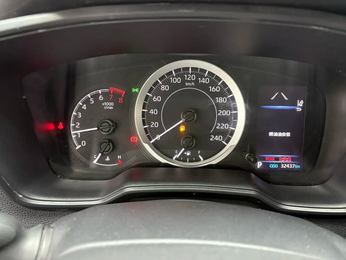 Toyota Corolla 2023 г. 32400 км. — фото 16