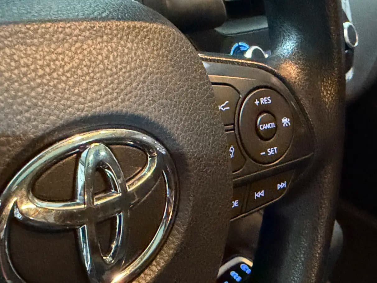 Toyota Corolla 2023 г. 24000 км. — фото 32