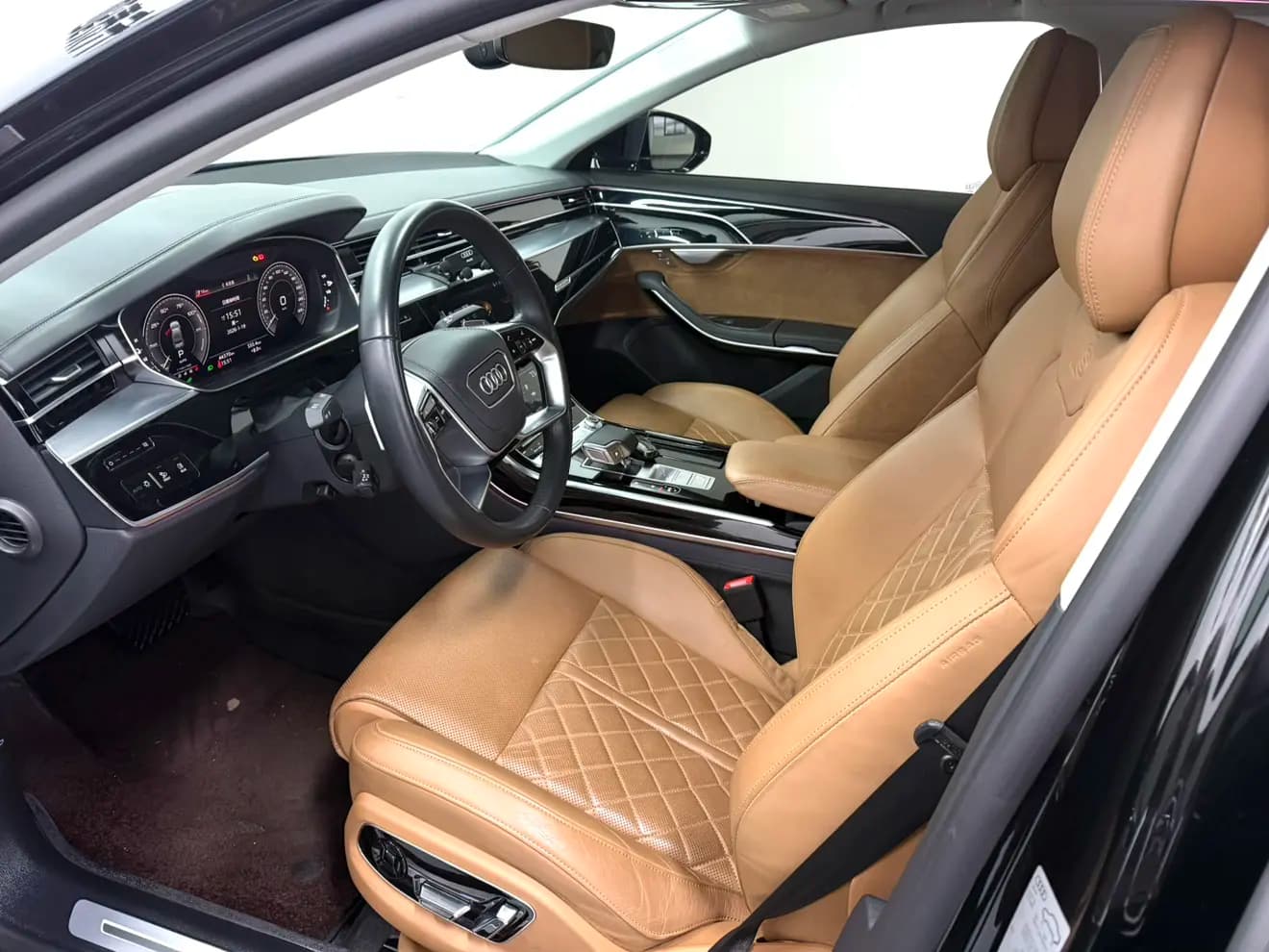 Audi A8 PHEV 2022 г. 44015 км. — фото 17