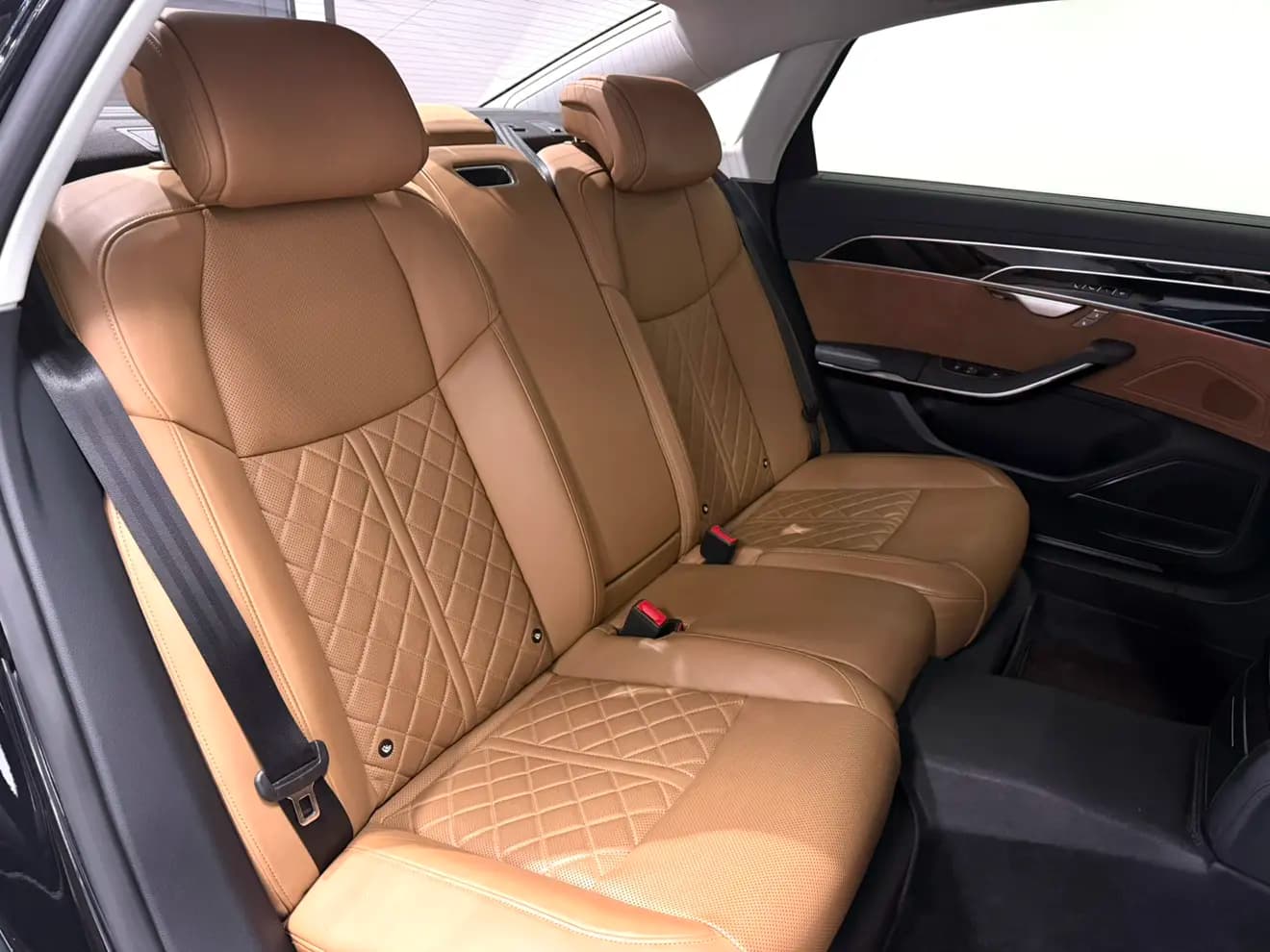 Audi A8 PHEV 2022 г. 44015 км. — фото 19