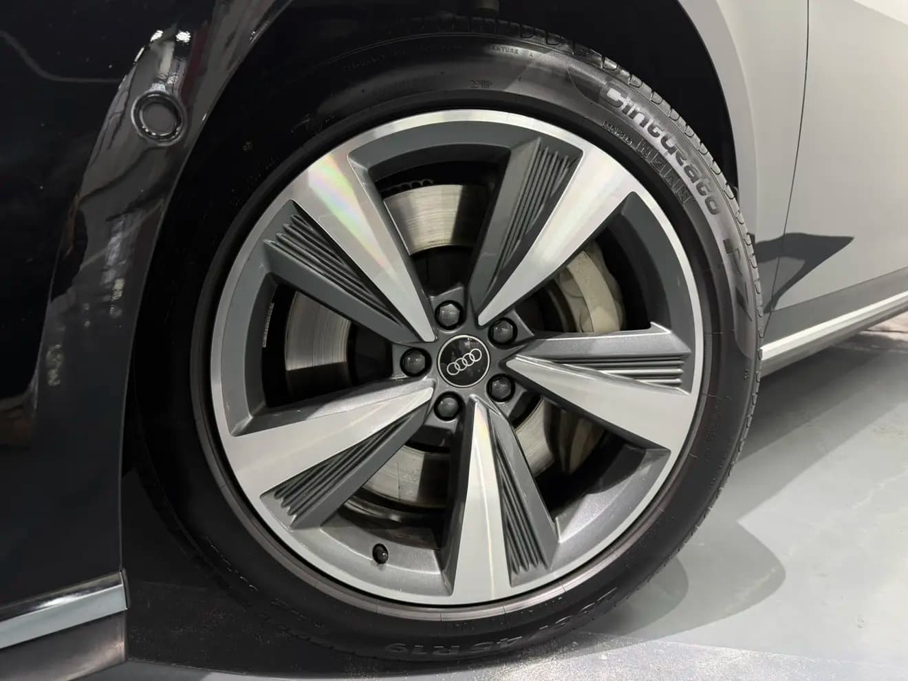 Audi A8 PHEV 2022 г. 44015 км. — фото 10