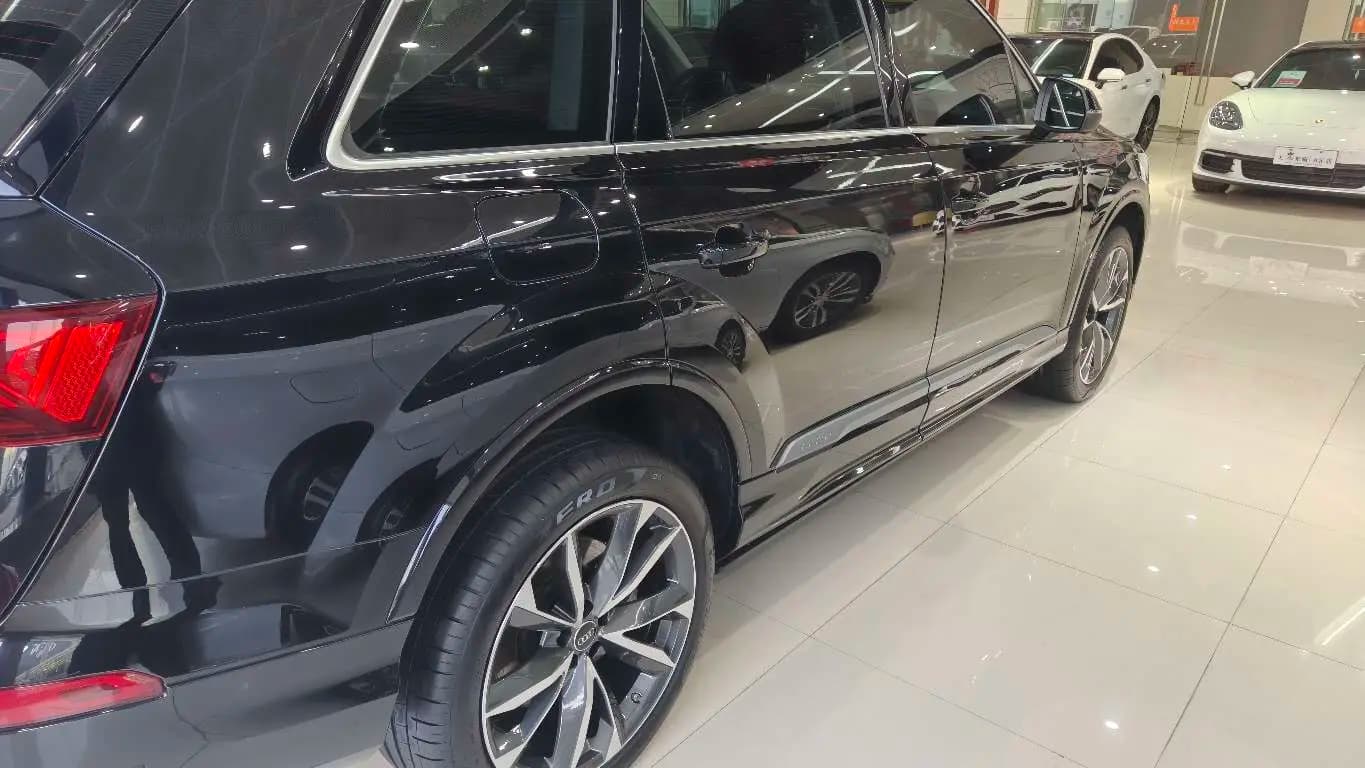 Audi Q7 2023 г. 35834 км. — фото 7