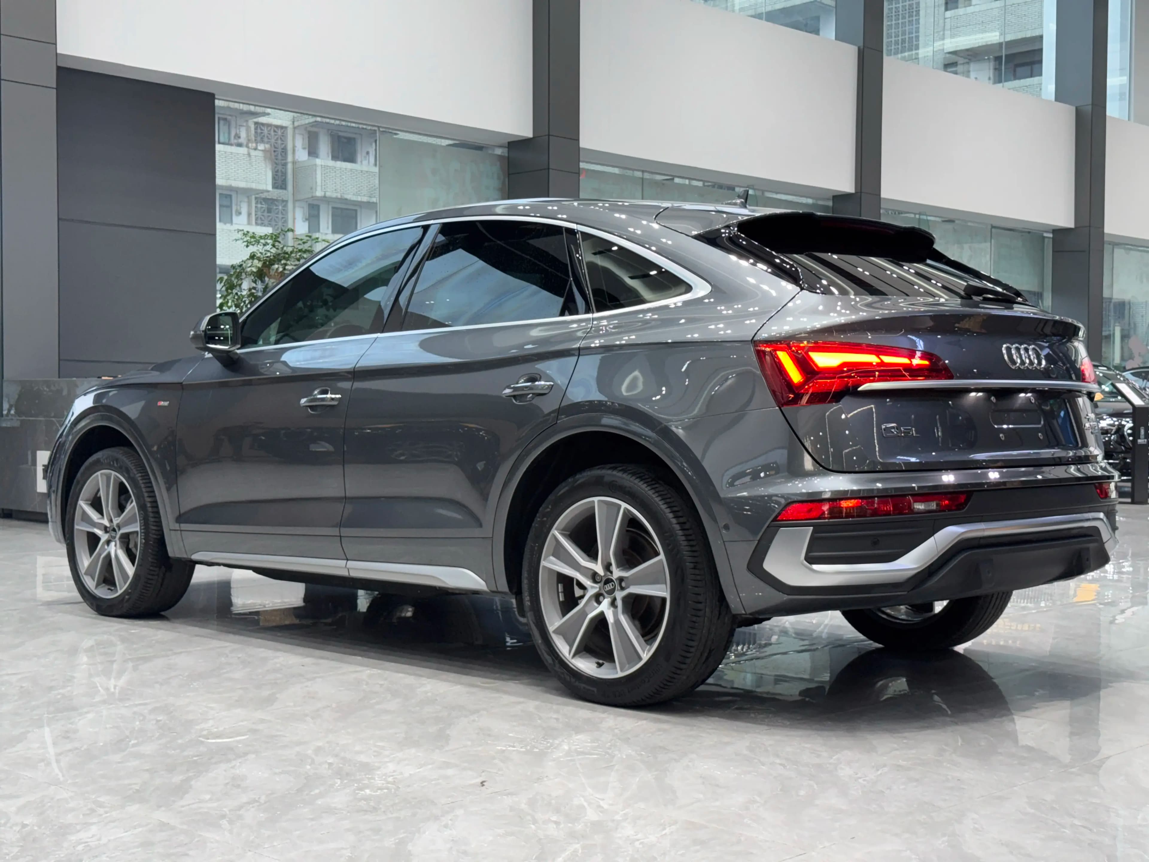 Audi Q5L Sportback 2022 г. 25118 км. — фото 3