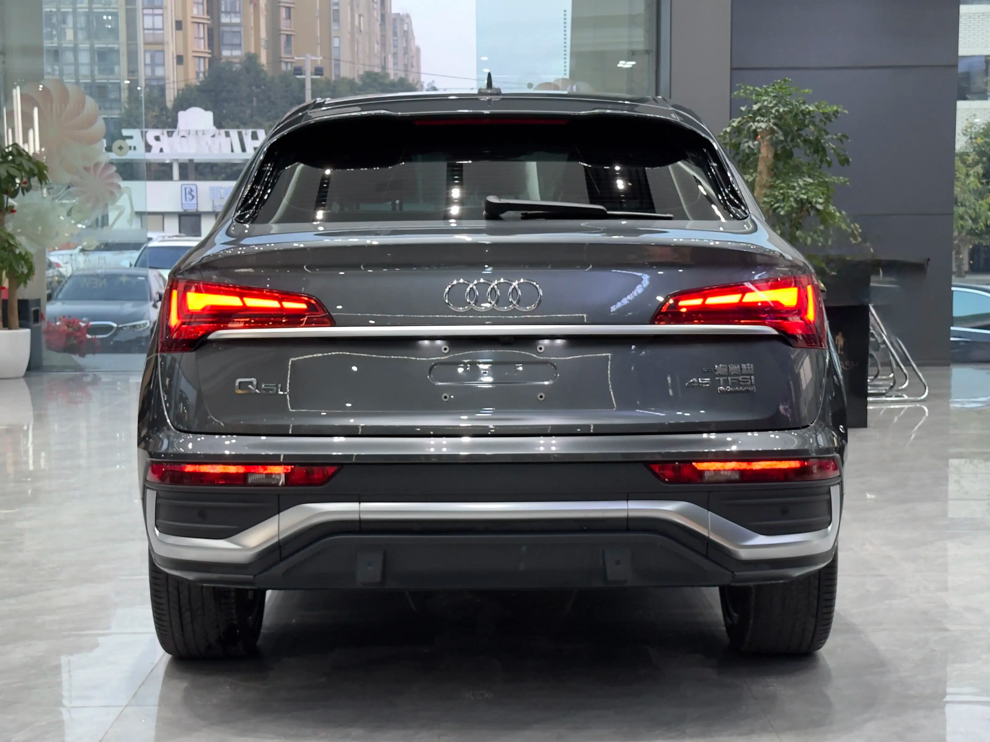 Audi Q5L Sportback 2022 г. 25118 км. — фото 4