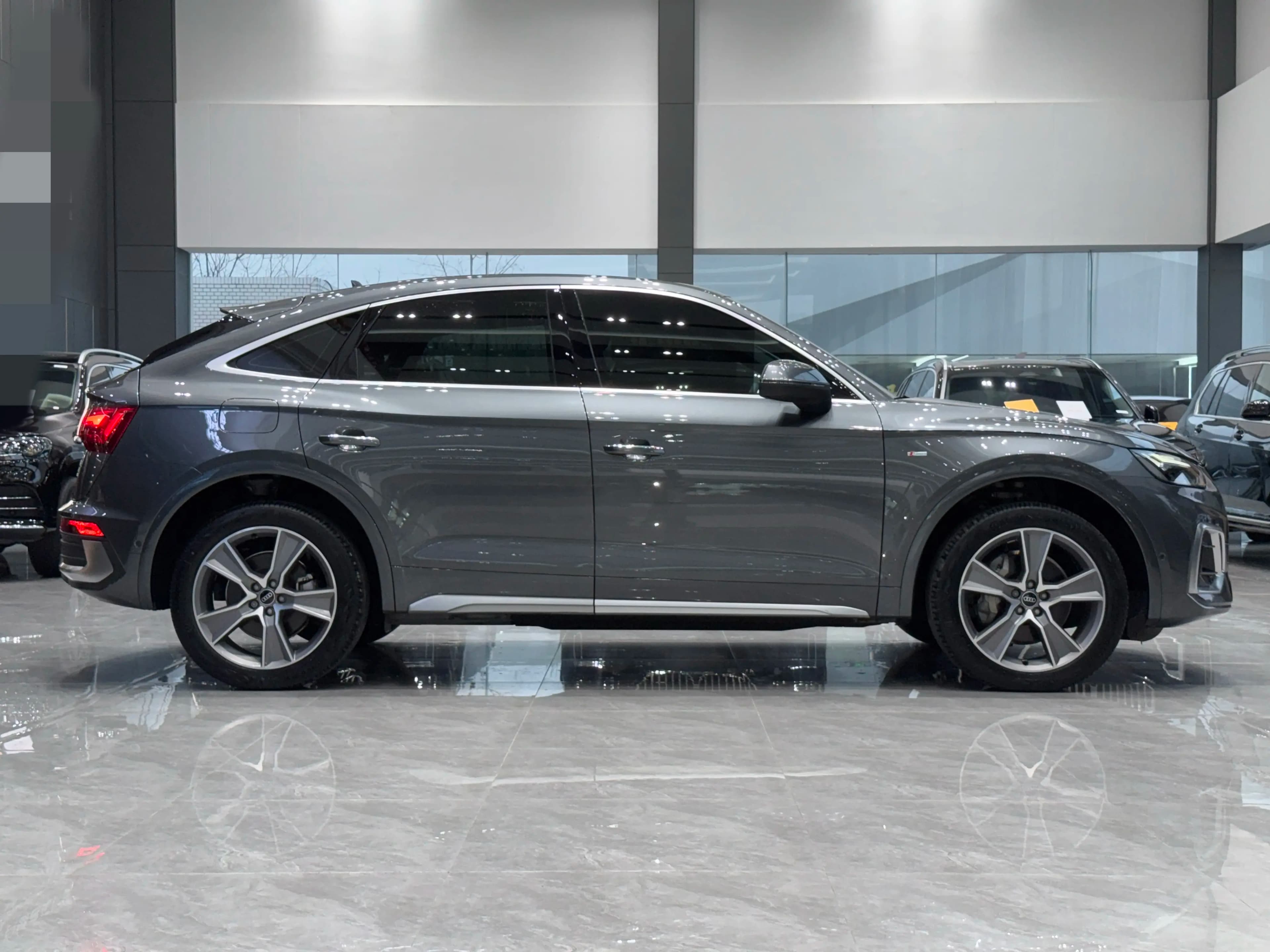 Audi Q5L Sportback 2022 г. 25118 км. — фото 5