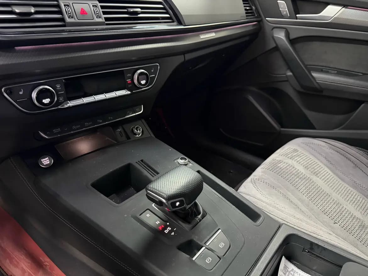 Audi Q5L Sportback 2024 г. 39907 км. — фото 11