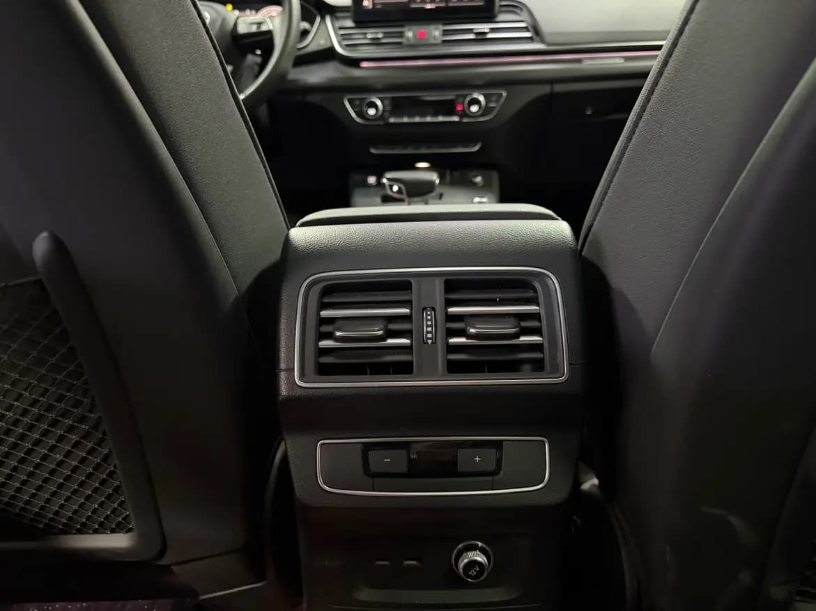 Audi Q5L Sportback 2024 г. 39907 км. — фото 3