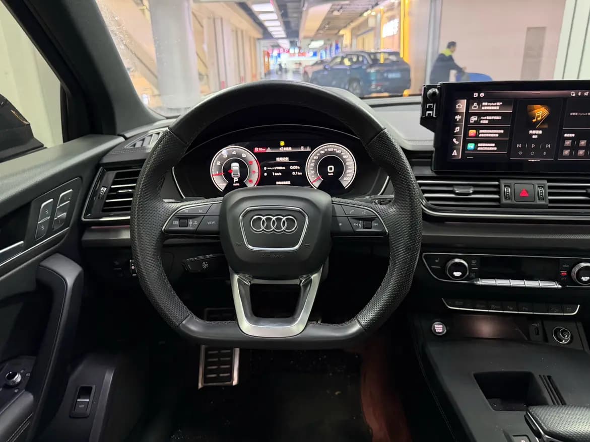 Audi Q5L Sportback 2024 г. 39907 км. — фото 10