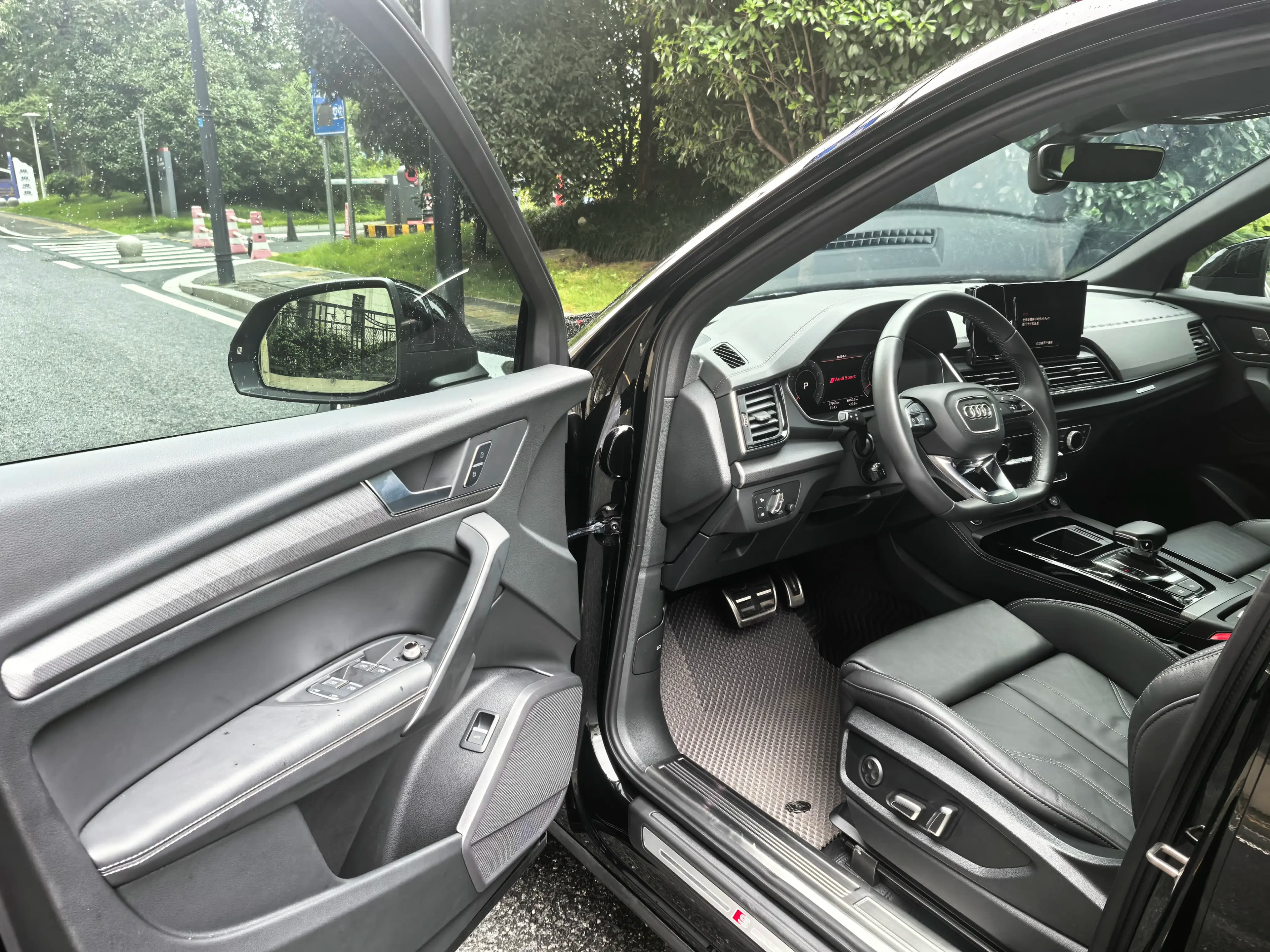 Audi Q5L 2023 г. 27095 км. — фото 11