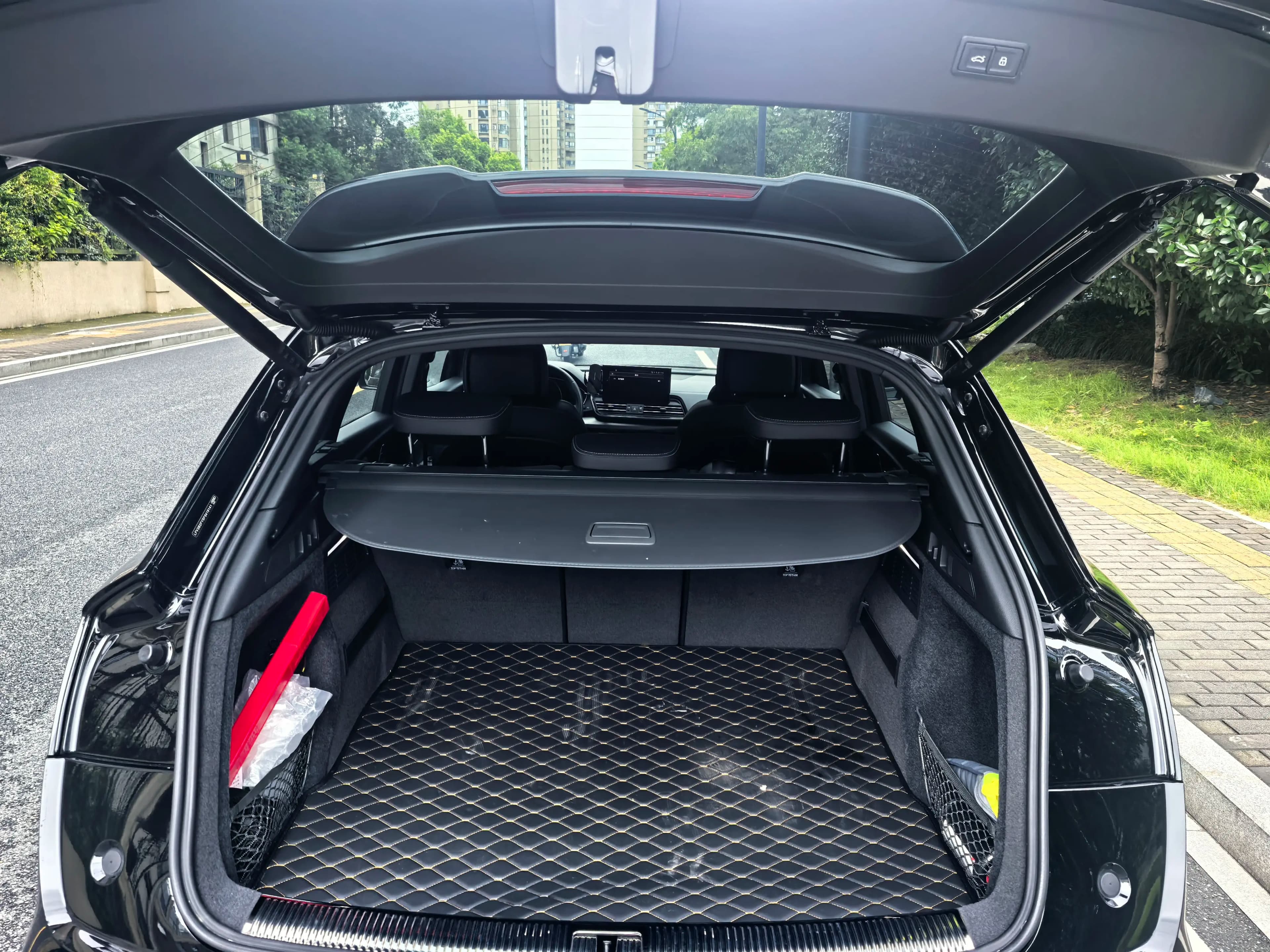 Audi Q5L 2023 г. 27095 км. — фото 12