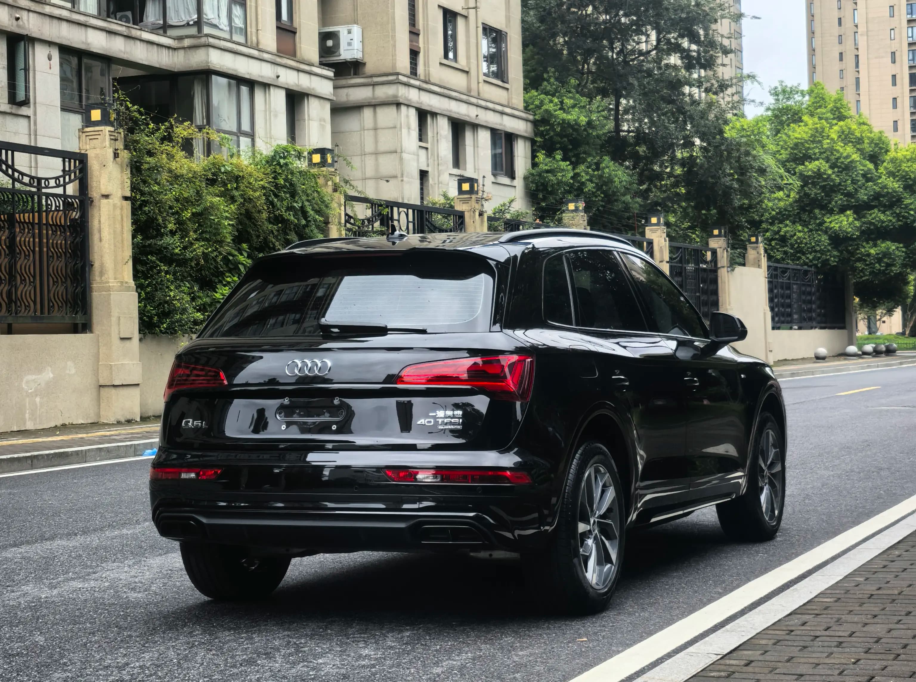 Audi Q5L 2023 г. 27095 км. — фото 4