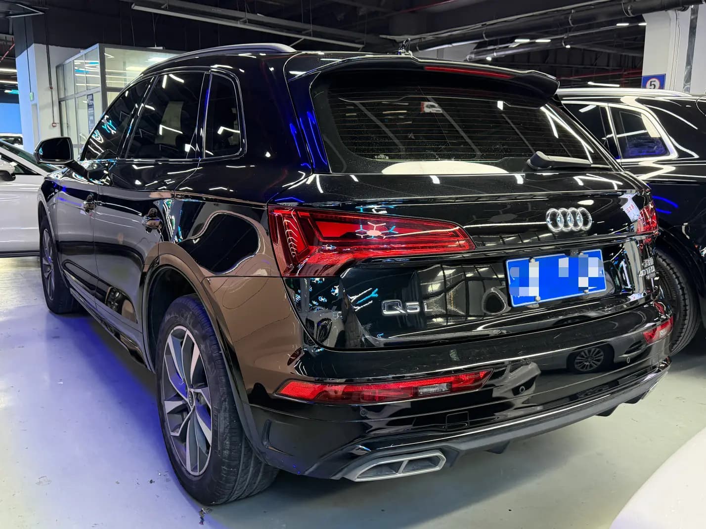 Audi Q5L 2023 г. 29022 км. — фото 3