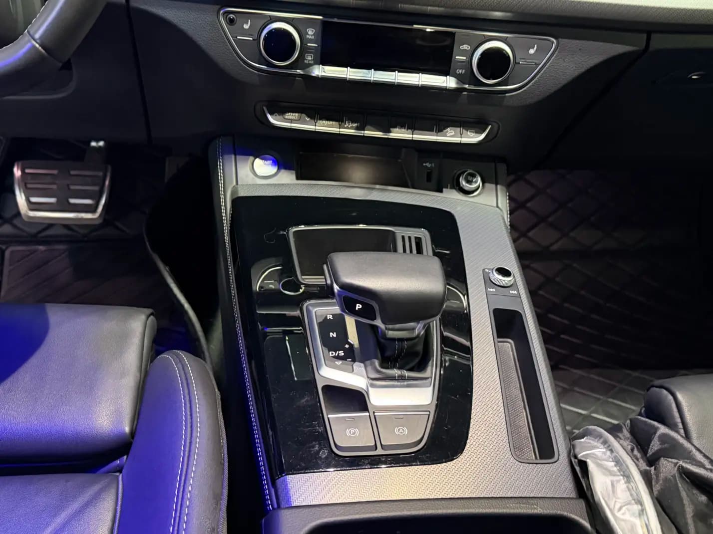 Audi Q5L 2023 г. 29022 км. — фото 8