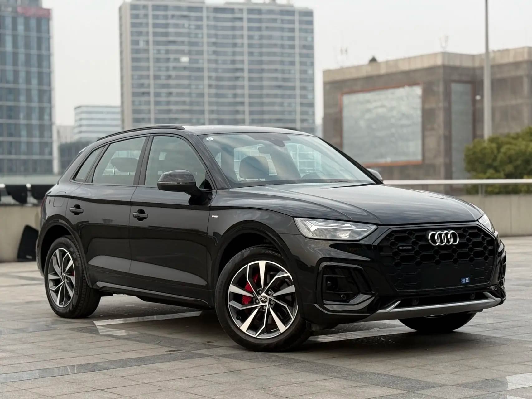 Audi Q5L 2024 г. 28122 км. — фото 3
