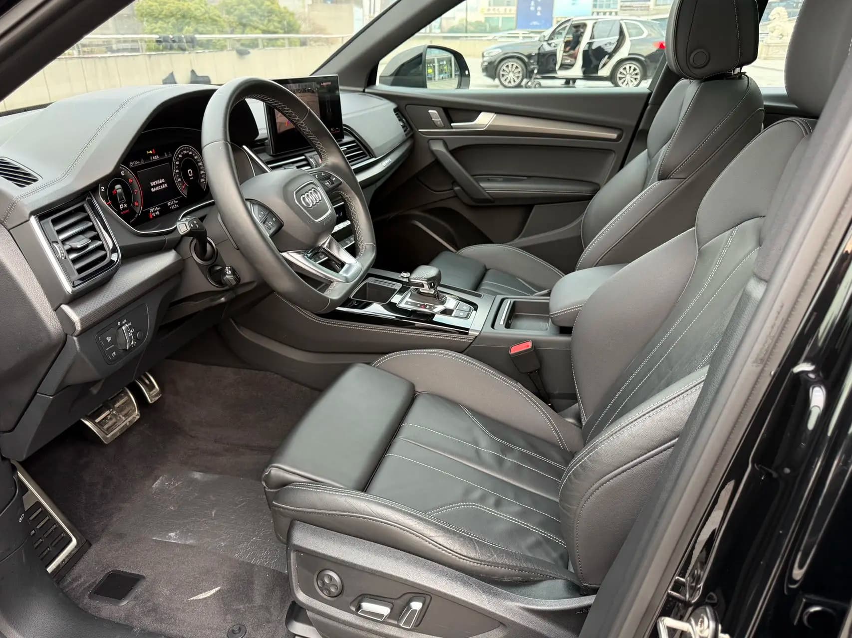 Audi Q5L 2024 г. 28122 км. — фото 8