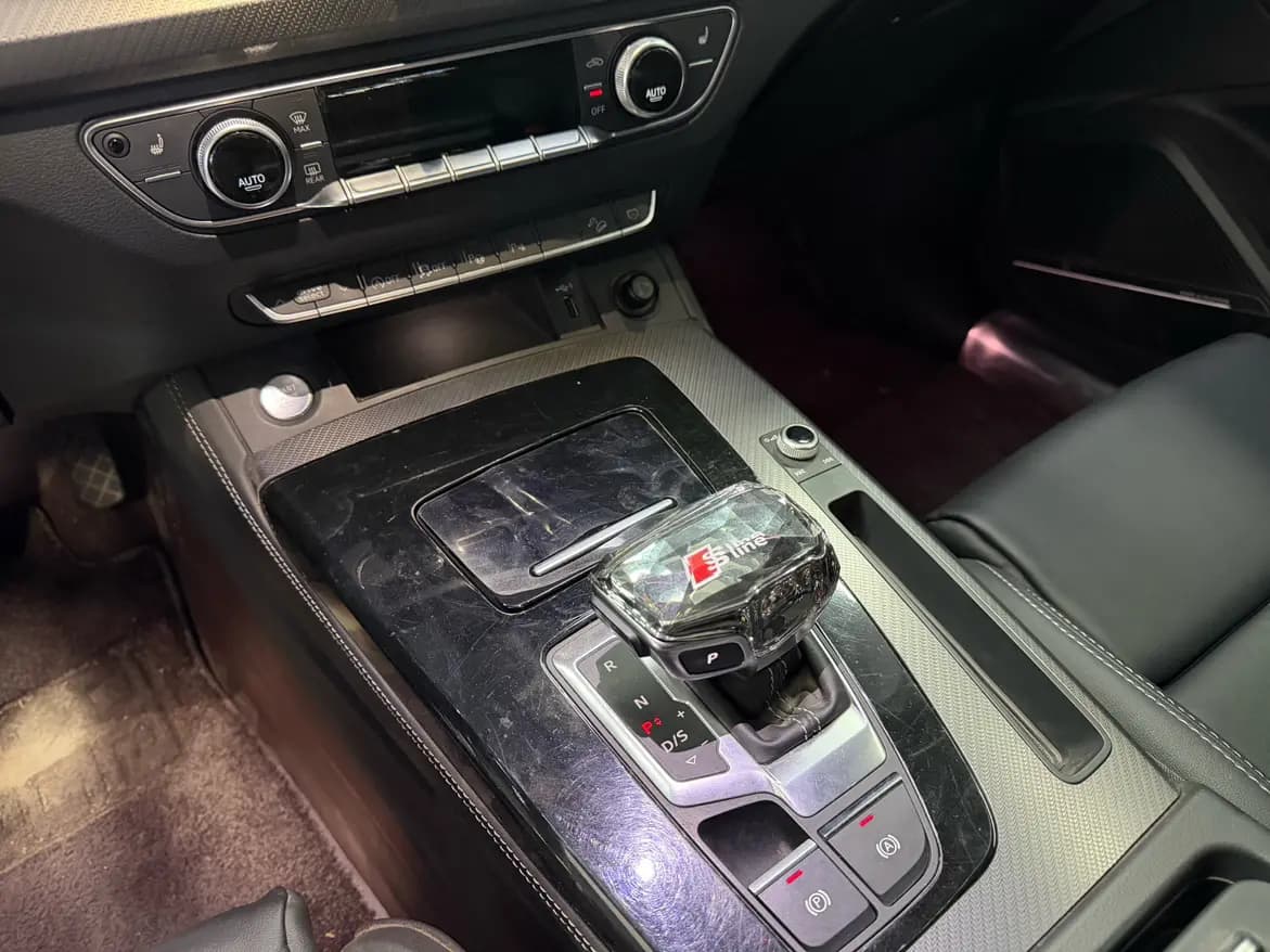 Audi Q5L 2022 г. 32297 км. — фото 11
