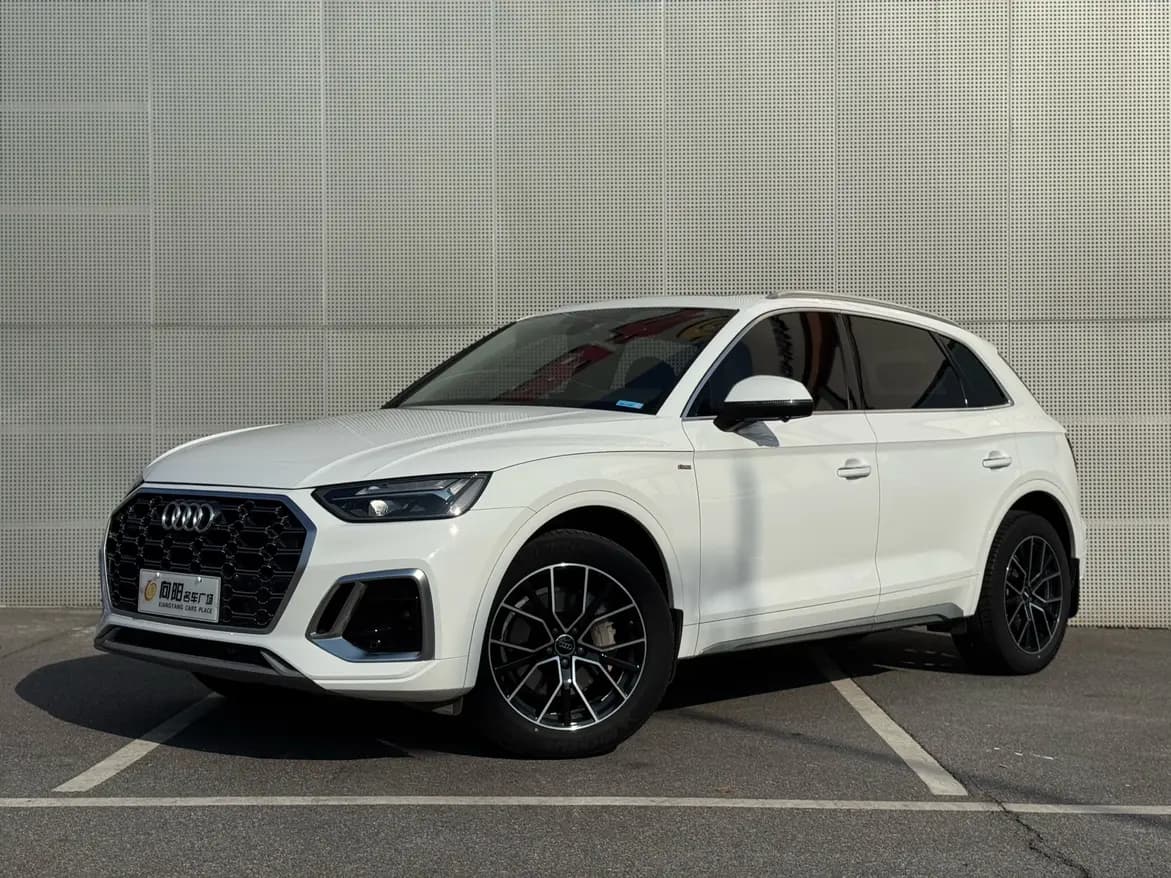 Audi Q5L 2023 г. 59013 км.