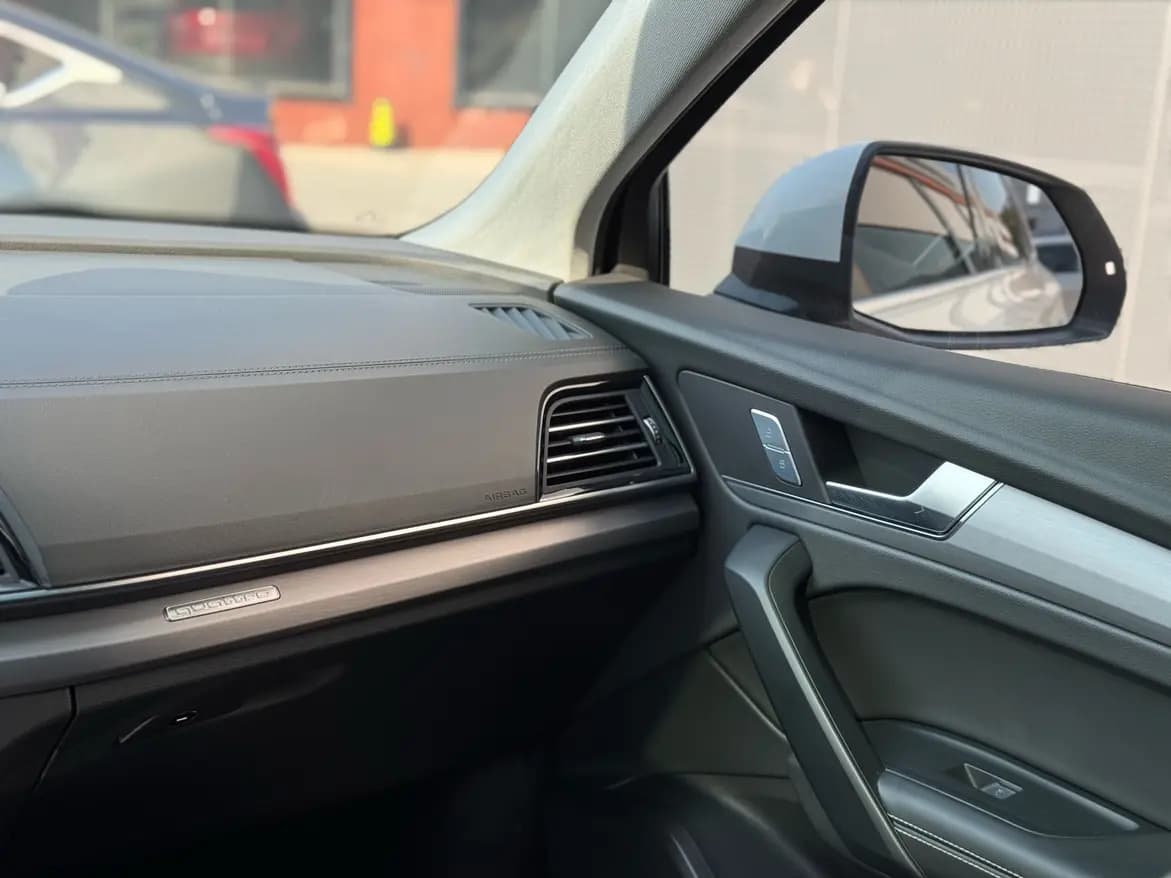 Audi Q5L 2023 г. 59013 км. — фото 13