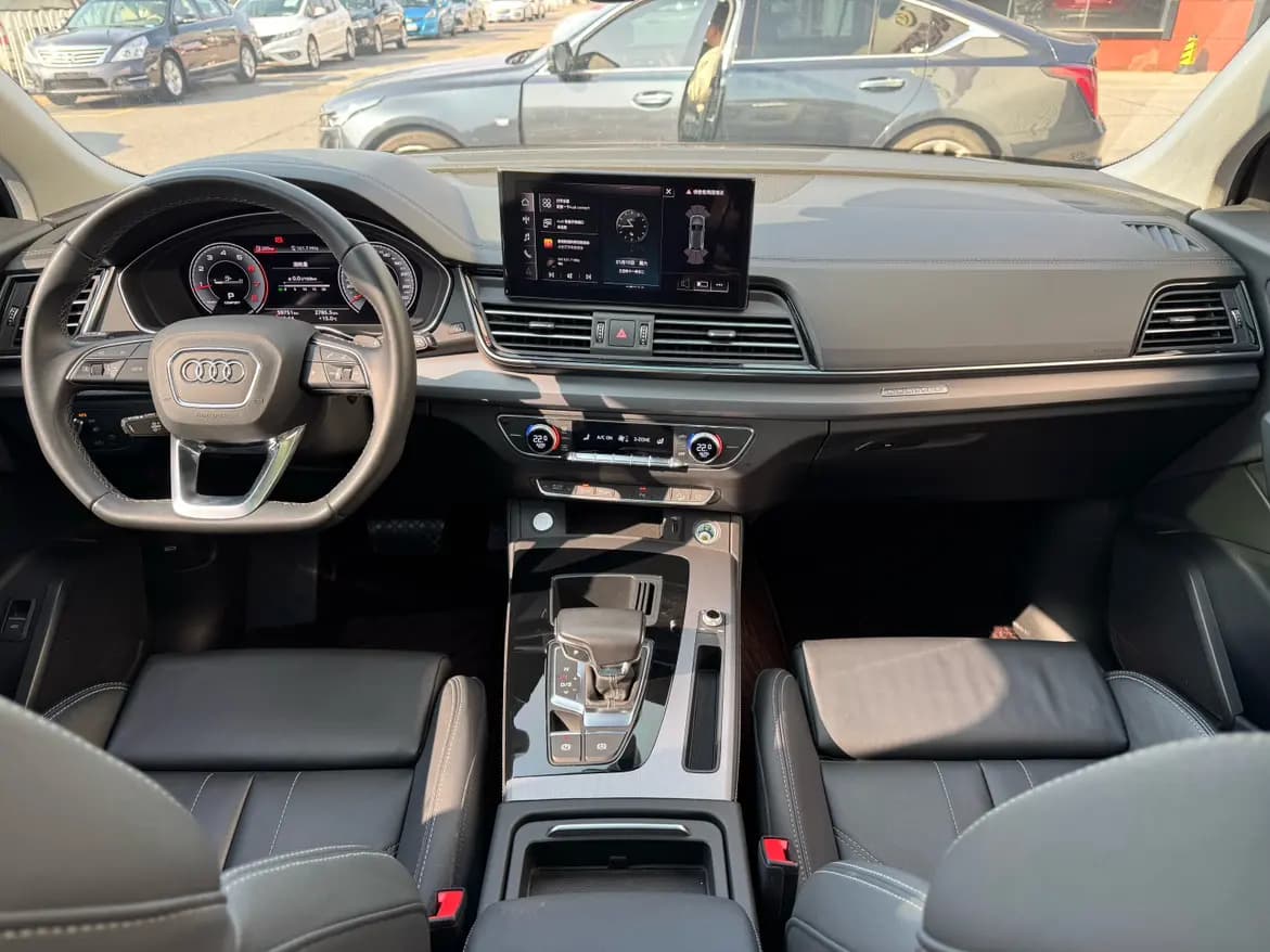 Audi Q5L 2023 г. 59013 км. — фото 22