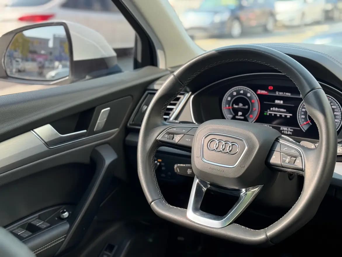 Audi Q5L 2023 г. 59013 км. — фото 25