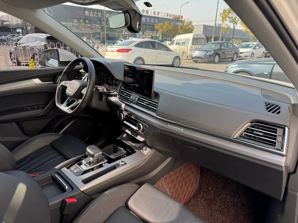 Audi Q5L 2023 г. 59013 км. — фото 29